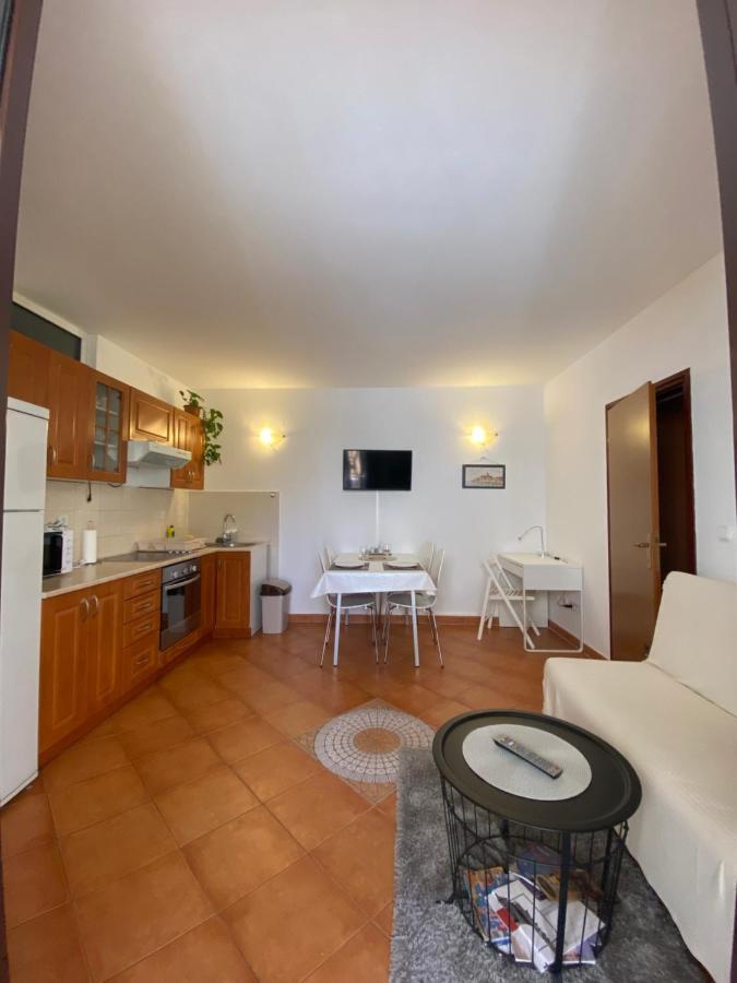 Apartment Sara ロヴィニ エクステリア 写真