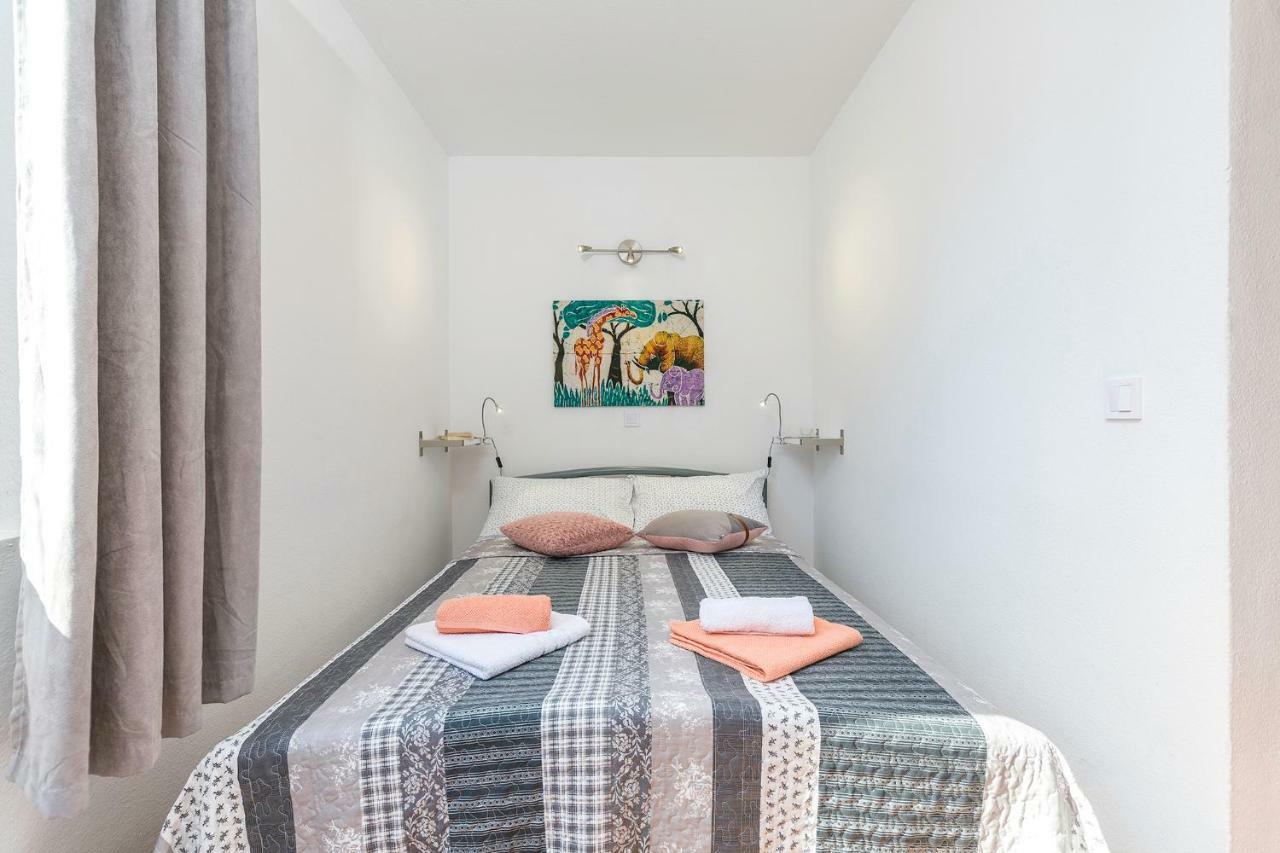 Apartment Sara ロヴィニ エクステリア 写真