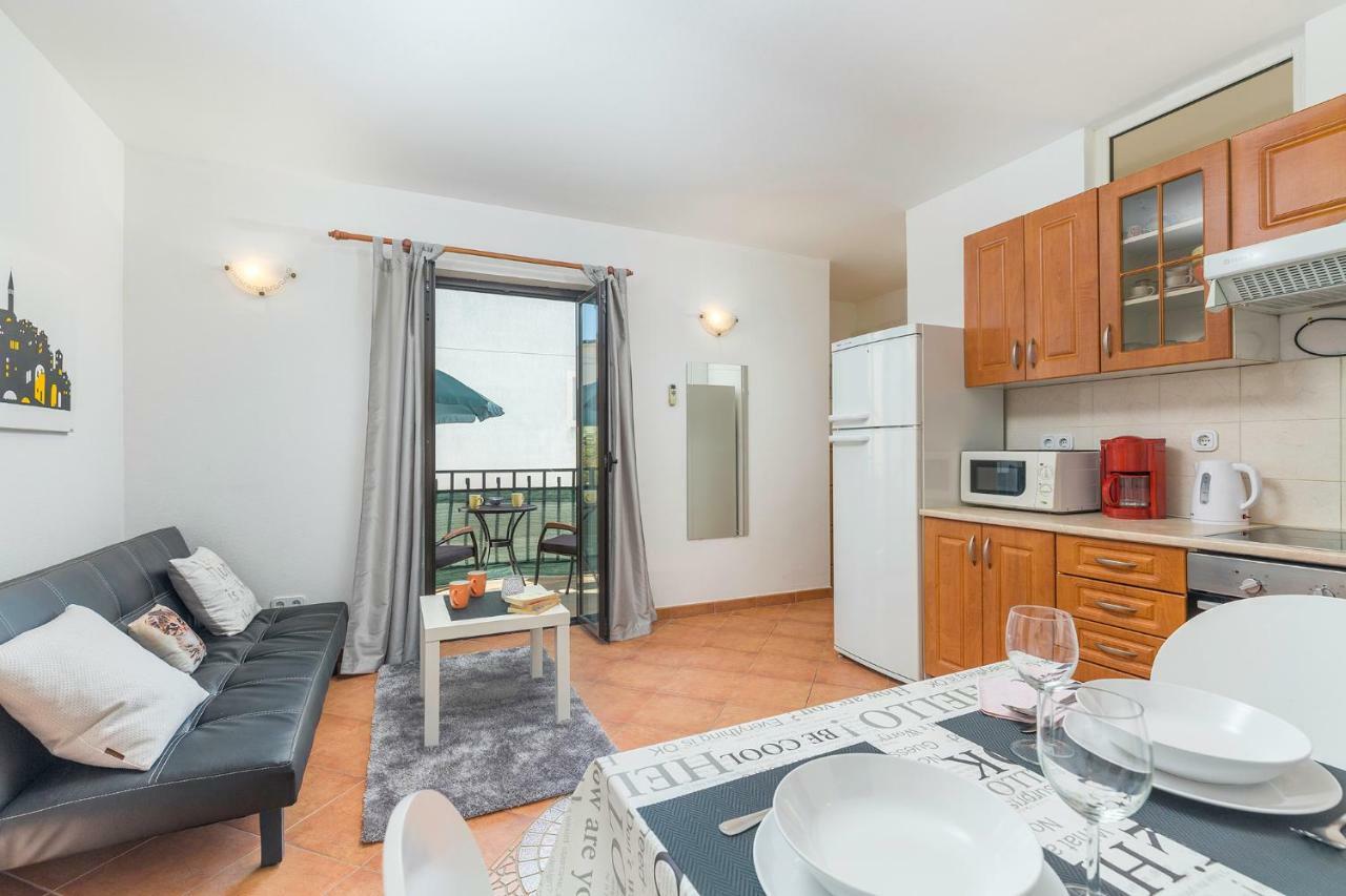 Apartment Sara ロヴィニ エクステリア 写真